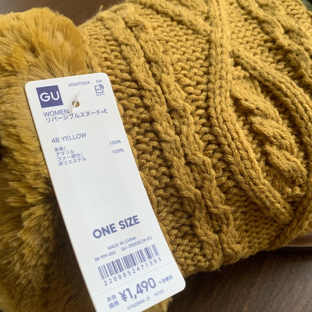 NWT GU neck warmer? From GU japan - reversible scarf?